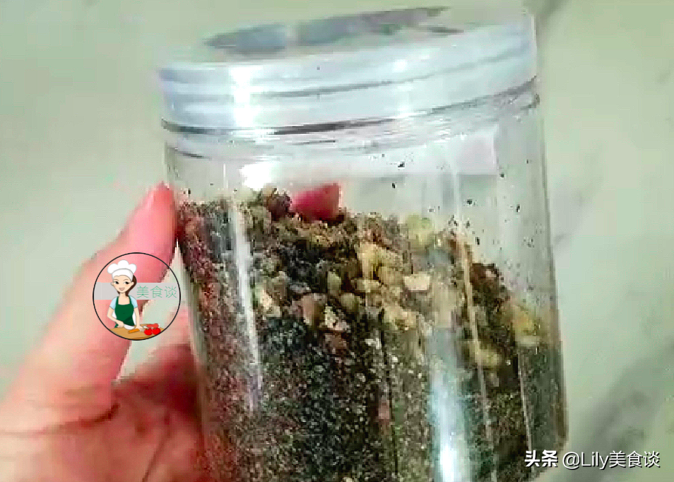 立秋后，碰到它别手软，炒熟磨成粉存放冰箱，每天吃一勺，好香啊