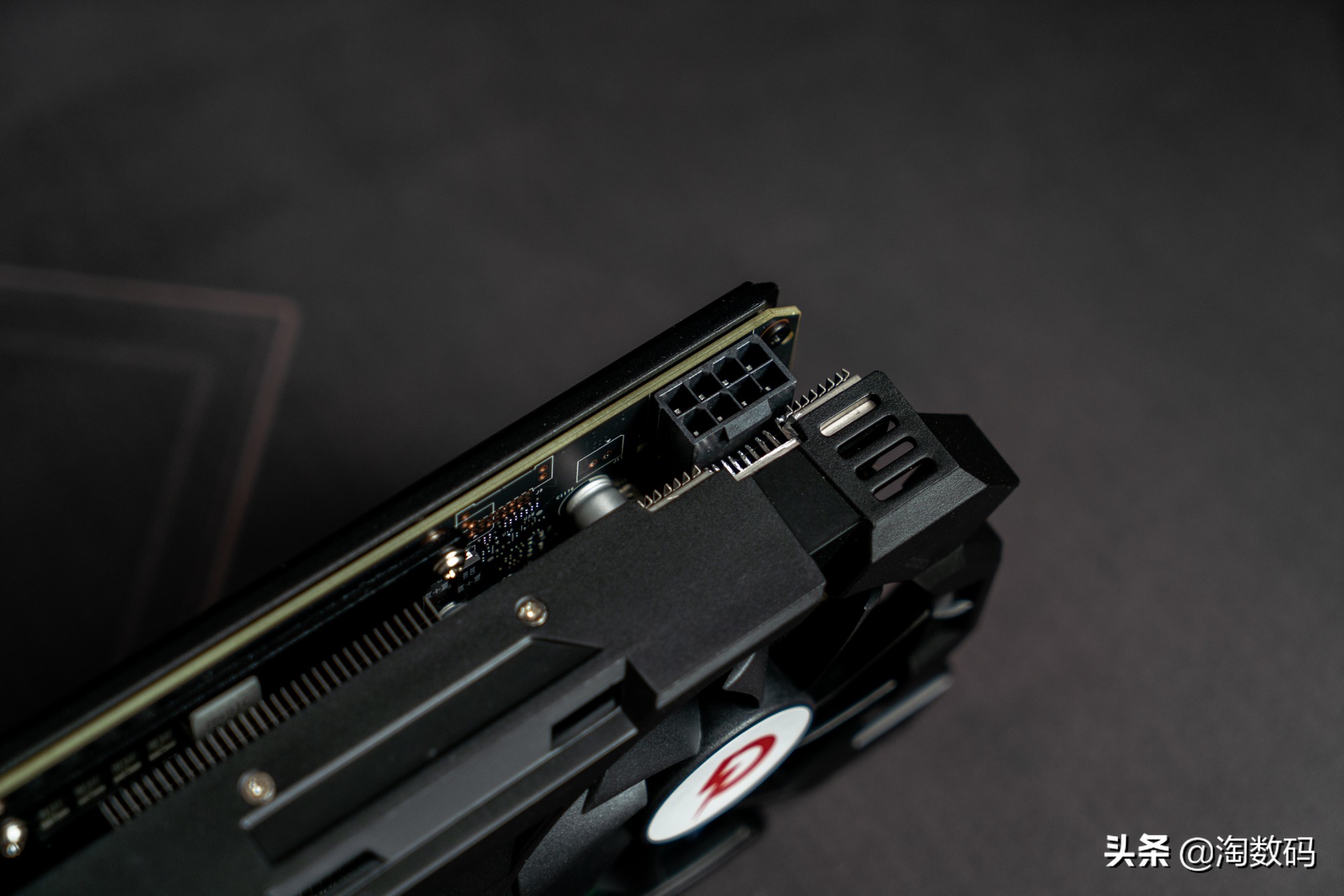 头铁入手￥1799的GTX1080显卡，先拆再测保平安，还一年保修