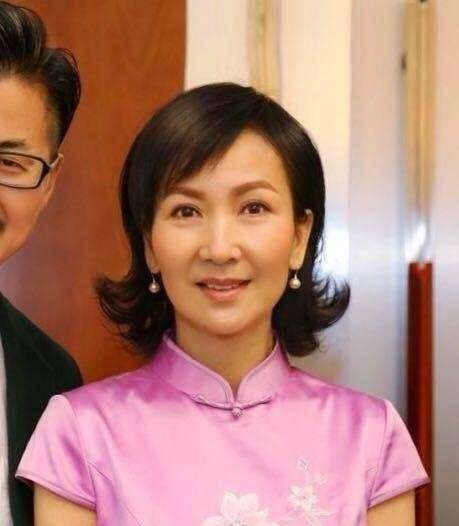 高尔夫球事件关之琳(刘德华心中最漂亮的女人，关之琳为什么被2000万高尔夫球毁了一生)