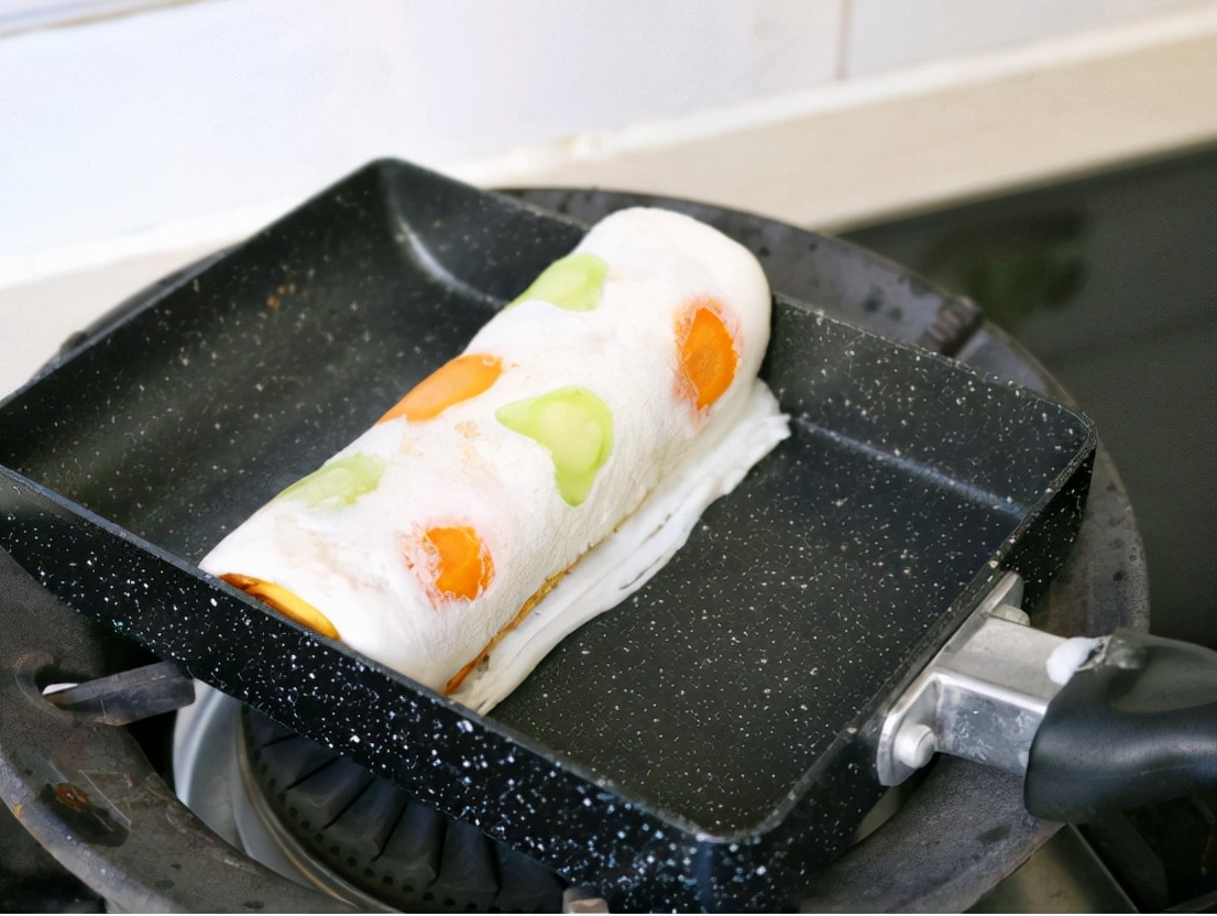 好吃还营养的厚蛋烧，做法很简单，颜值也高，做早餐正合适