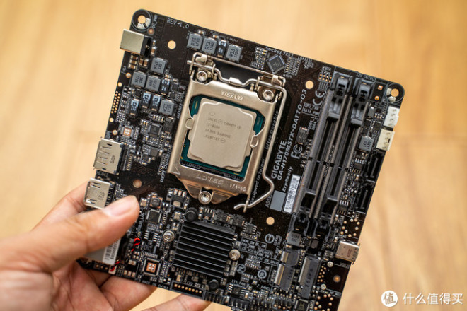 b0的cpu背面,前文有解释,无需屏蔽,直接可以用在刷了bios的h170主板上