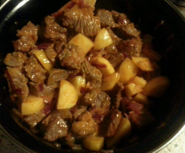 红烧牛肉怎么做？四川人常这样烧，瘦软不柴，一大盘端上桌就抢光