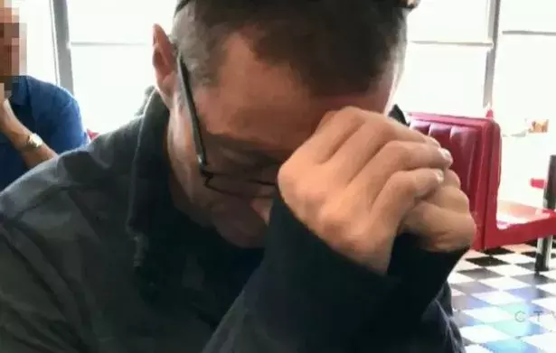 “近视手术毁了我”,他们选择自杀,原来这种手术比想象的危险!