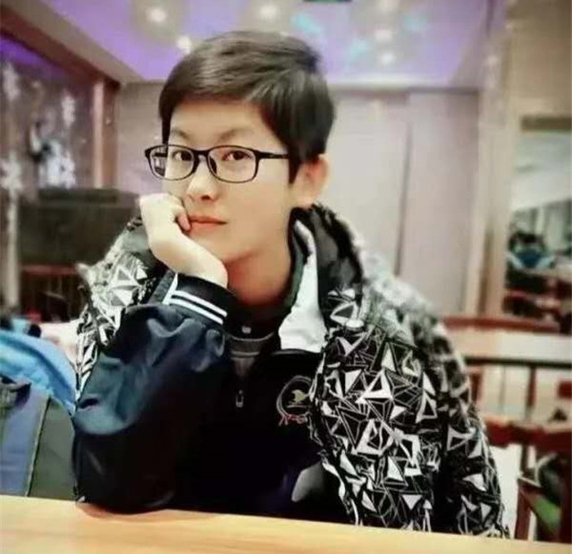 宁夏文科状元出身农村，没手机连微信都没用过，以总分688上北大