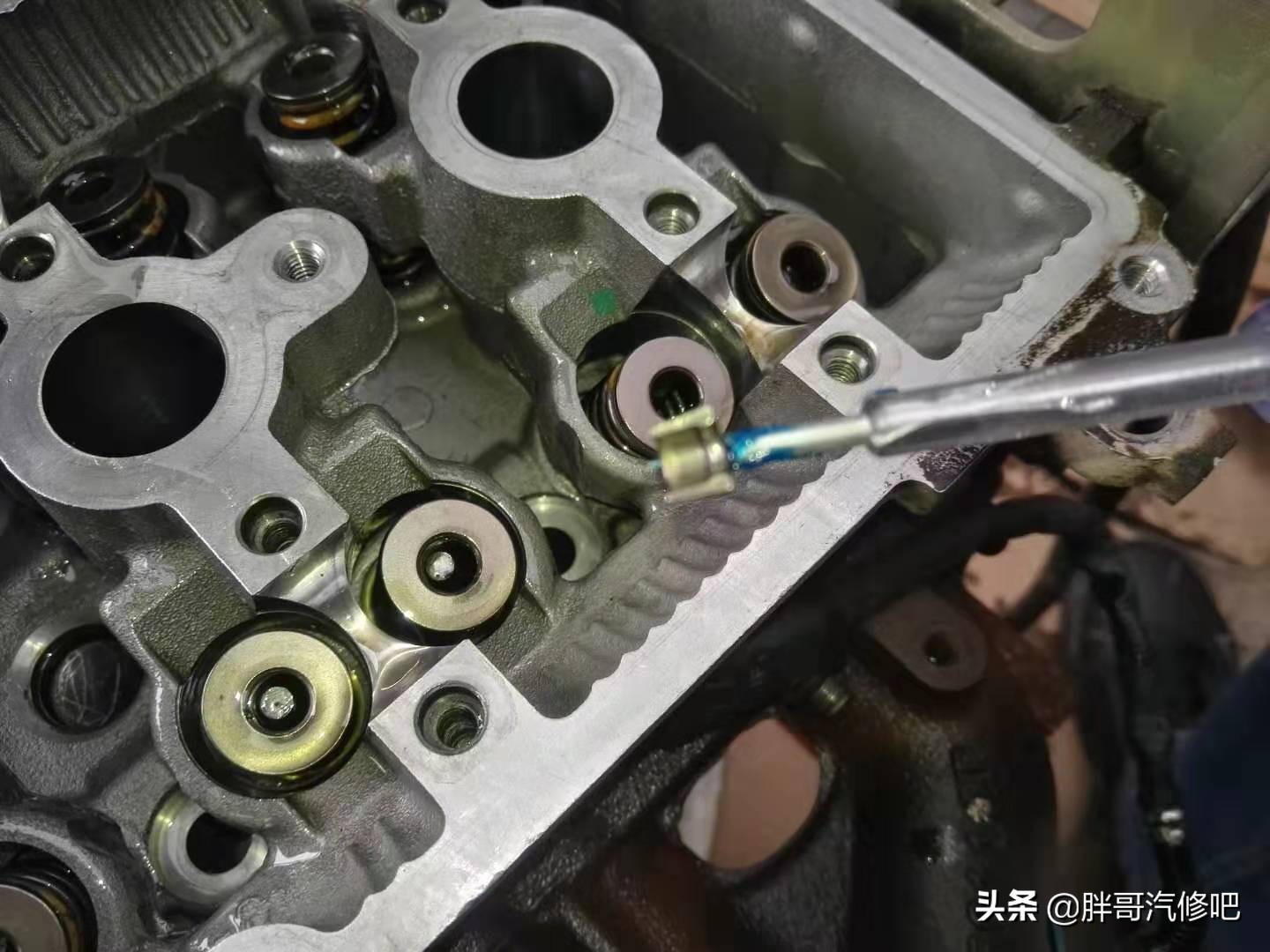 五菱宏光B12发动机，机油乳化水堵漏水，胖哥基本维修完毕