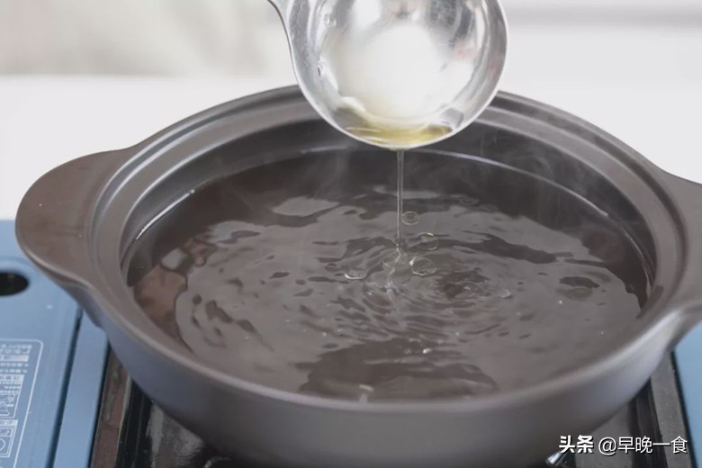 新砂锅怎样开锅?教你详细做法步骤,关键一步掌握好,能做传家宝