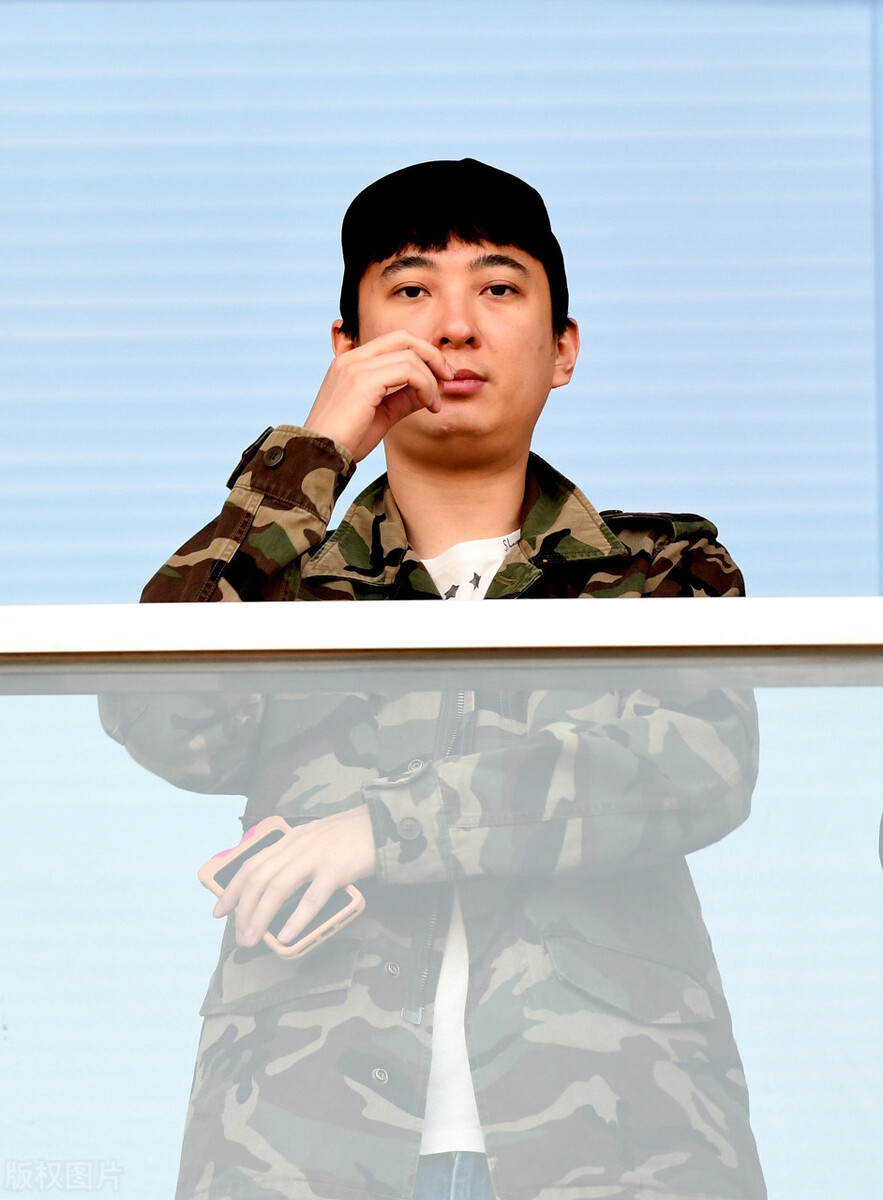 王思聪的风流情史，靠金钱征服了15个女人，如今却沦为了爱情舔狗