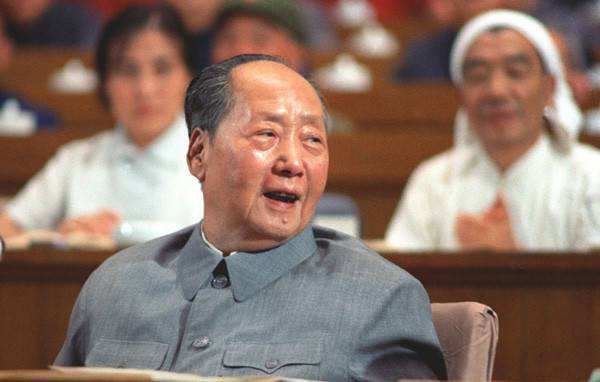 1937年，一红军老将枪杀16岁女友，毛主席力排众议：必须处决