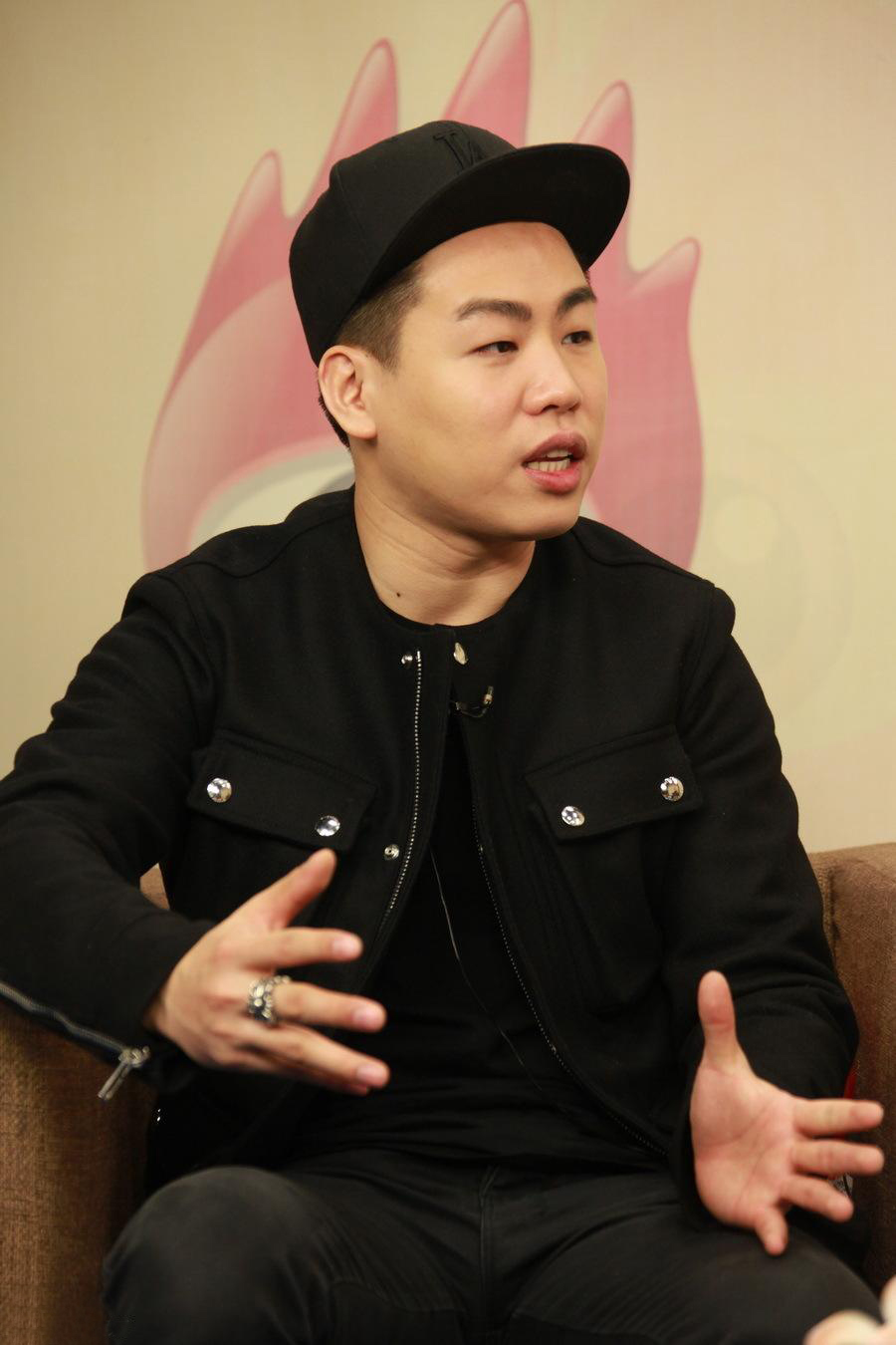 胡彦斌做孝子：给丧偶妈妈打造一片爱的绿荫