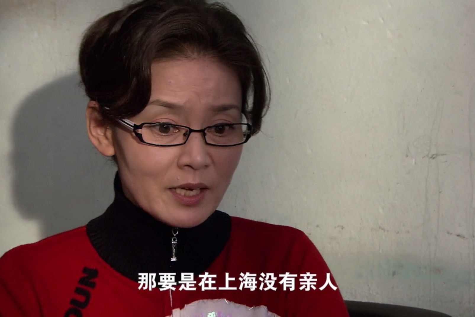 胡丽娟的母亲是一个典型的上海女人,喜欢斤斤计较又有点爱慕虚荣,她对