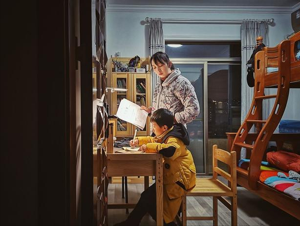 教育局发布开学通知，中小学生迎来“好消息”，不用开学前熬夜了