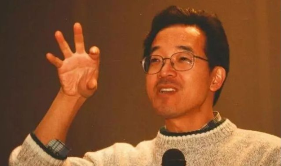 被嘲笑、被抢劫，59岁去直播，