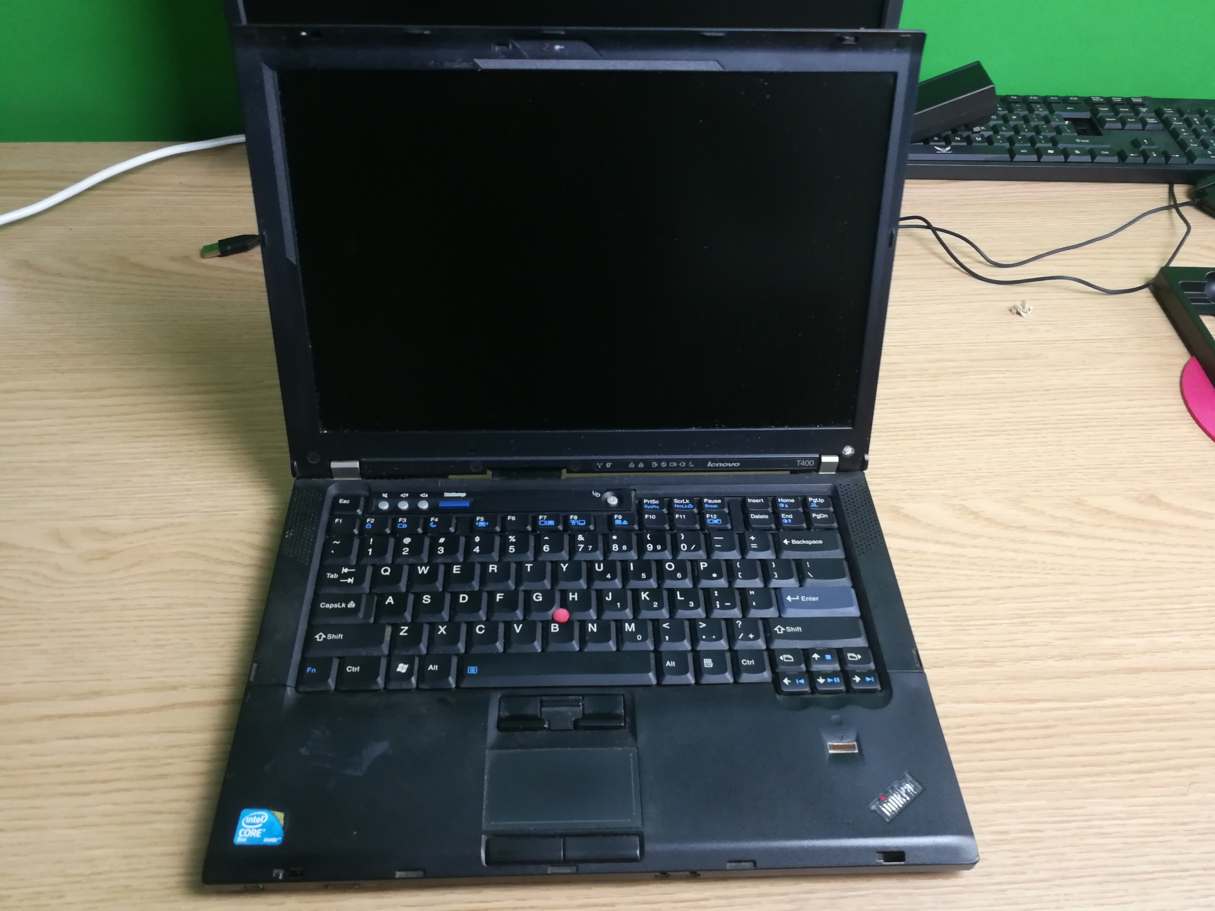 意外收到一台thinkpad t400笔记本电脑,简单升级后,办公没问题