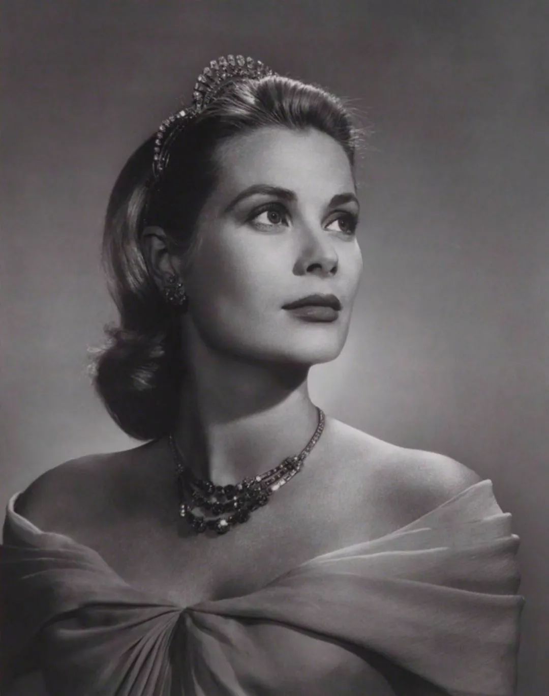 “摄影界伦勃朗”，拍下无数伟大的时代面孔，每一张都充满了故事