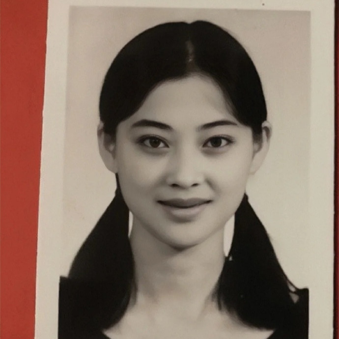 看了中戏1996级艺考证件照后,不禁想问,秦海璐是怎么考进去的?