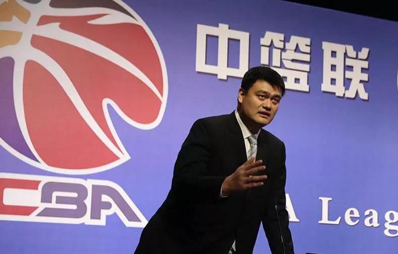 姚明为什么要离开nba(姚明卸任是自愿还是内幕？动了谁的奶酪？8冠5冠传奇终将落幕)