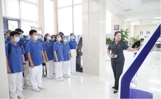 659分高考状元无学可上，父母无脸见人，复读一年以674分圆梦北大