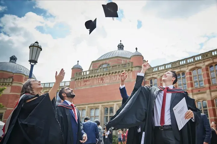 英国数学专业入学难度最高的十所大学！牛剑、IC齐上榜