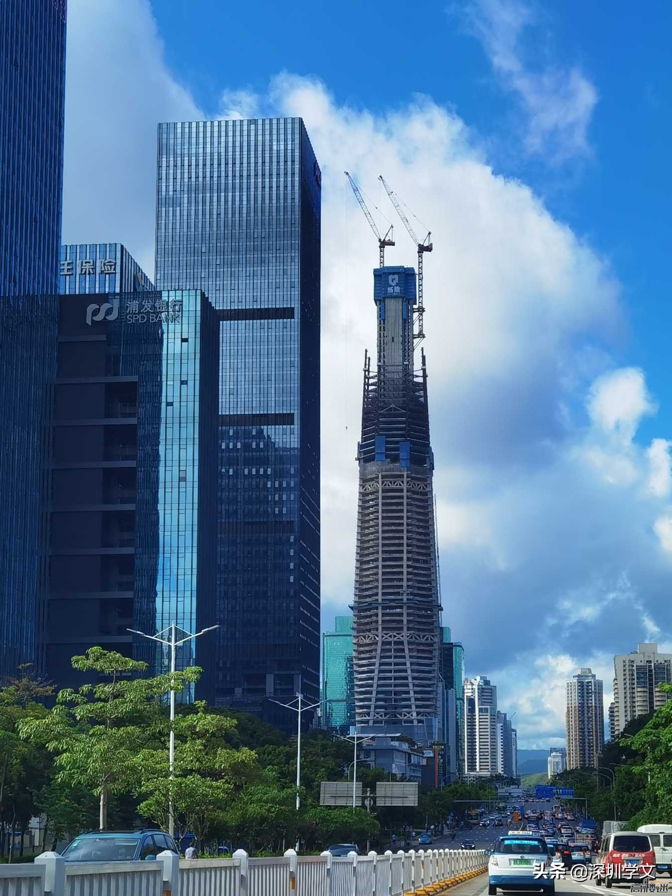 城脉金融中心大厦 世界最高的二手车经销商摩天大楼