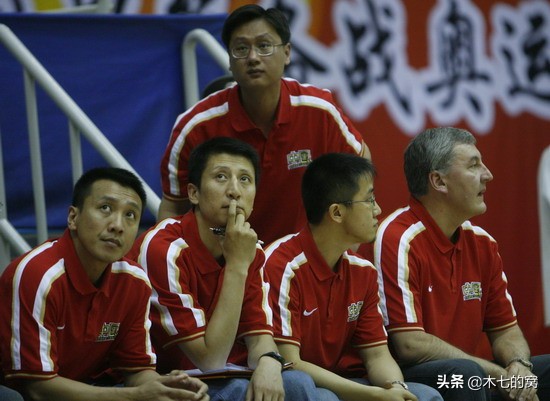 易建联在NBA的比赛视频(07年易建联绝杀骑士，中国男篮的NBA夏季联赛)