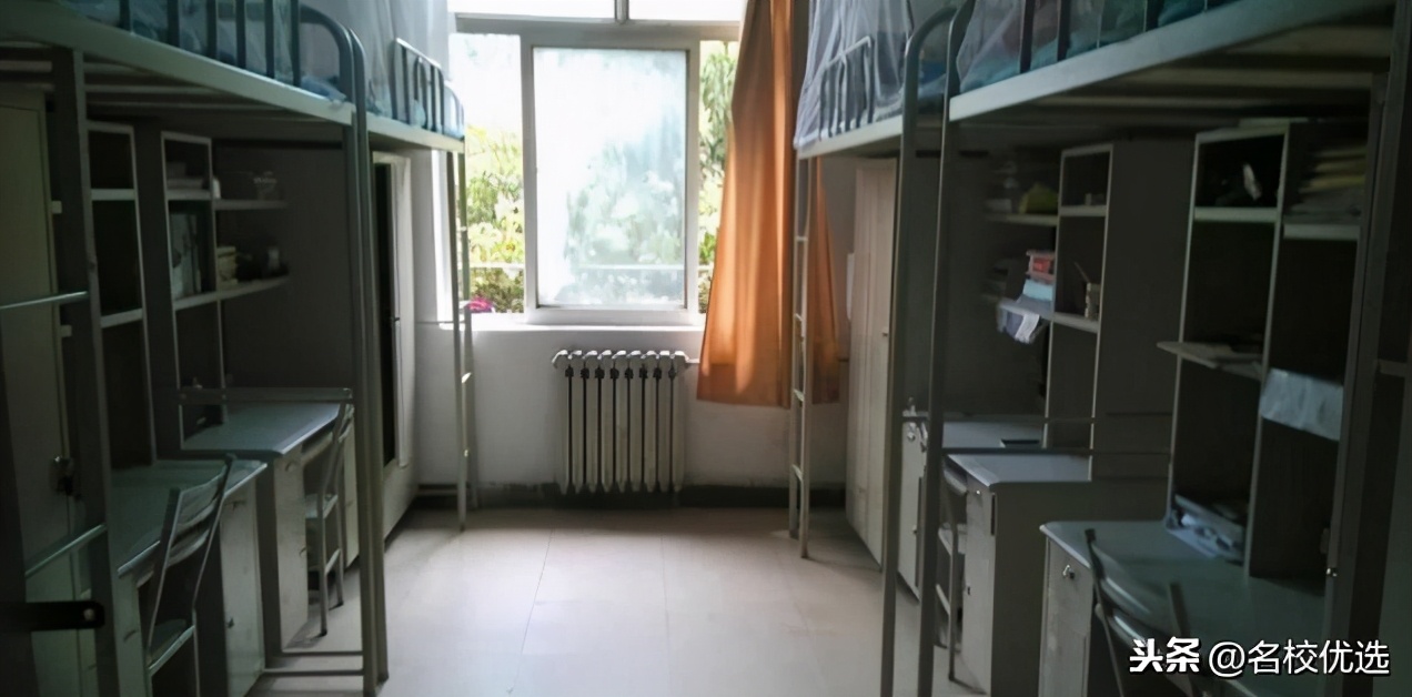 长安大学——学子戏称“草滩联合大学”