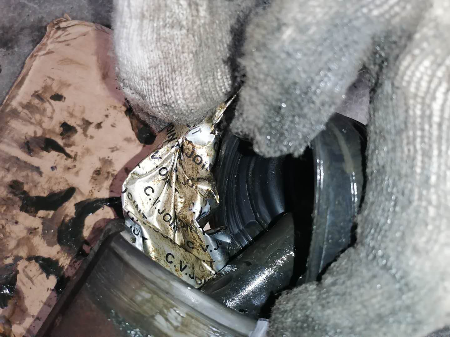 奇骏更换半轴内球笼防尘套，现在更换还来得及，否则就要换总成