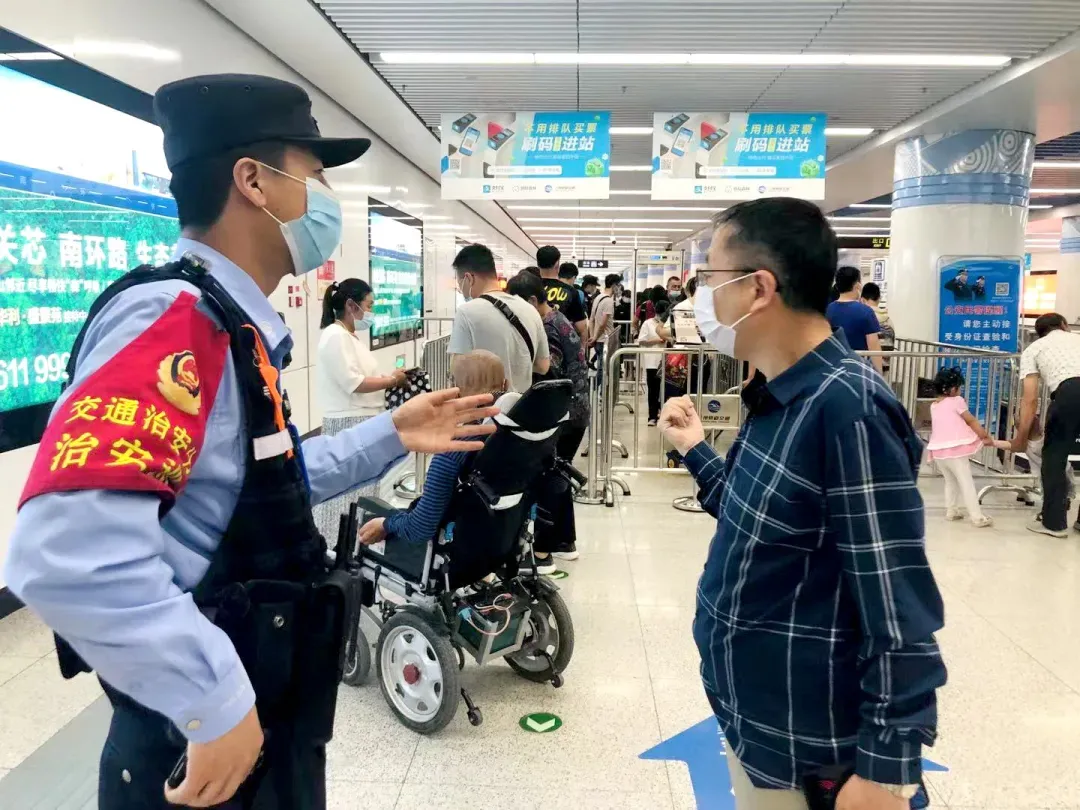 【护航高考】高考第一天，甘肃公安为梦护航！