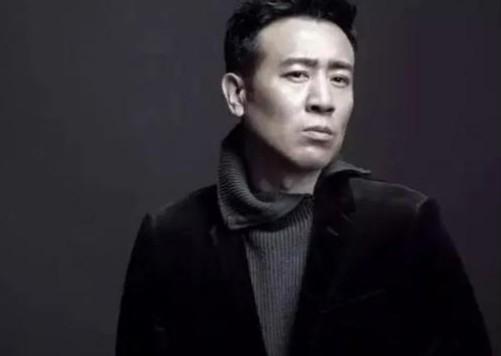 “大器晚成”于和伟的成名往事，有八个哥哥姐姐，吃姐姐奶水长大