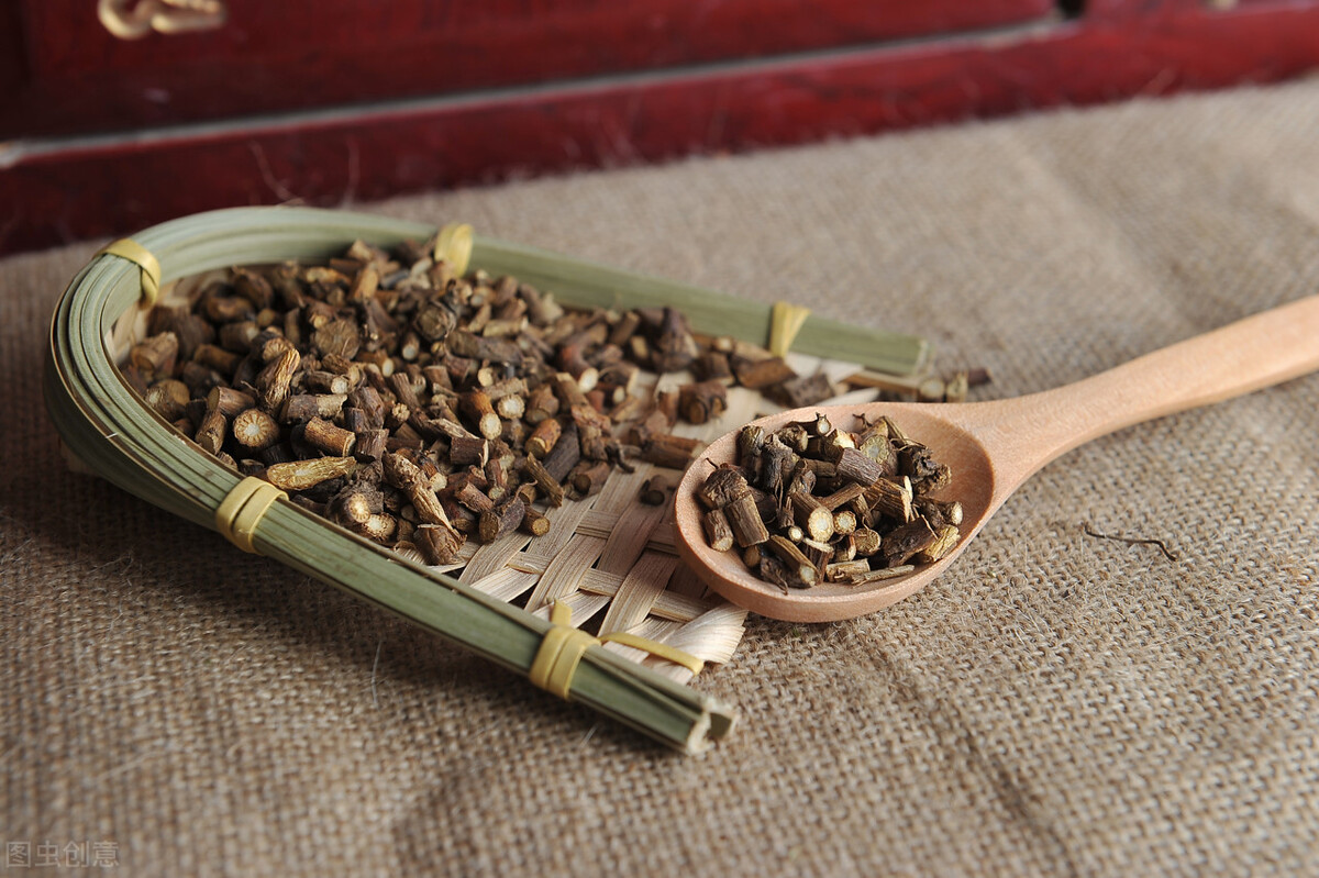 治疗老年人便秘，张仲景用大承气汤，清热解毒，泻热通肠