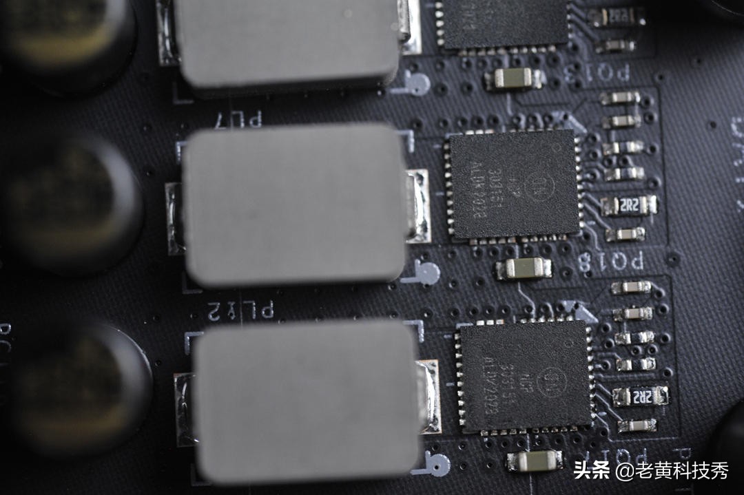 拆解一款很靓的B560主板，这样的设计值得入手吗？