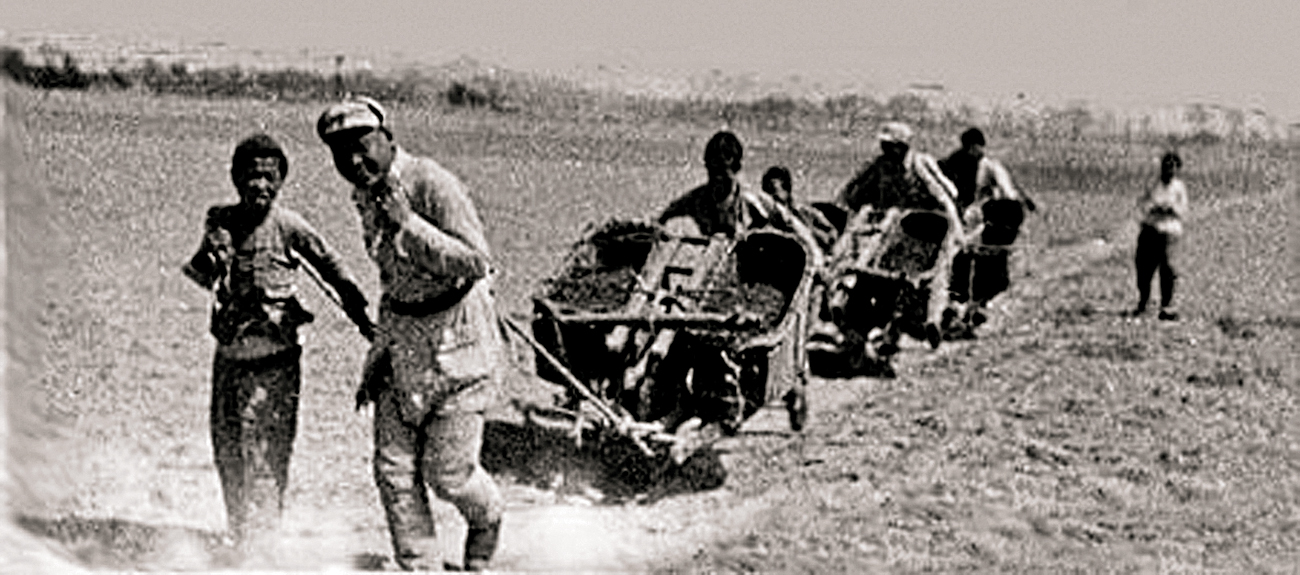 日寇疯狂扫荡，八路军干部被老乡带到一悬崖边：你快下去躲躲