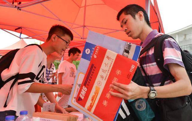 大一新生自我介绍时，注意这6点，学姐：让同学瞬间记住你