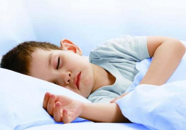 婴儿后脑勺有凹陷图片(宝宝这三种睡姿) - 乐宝宝贝