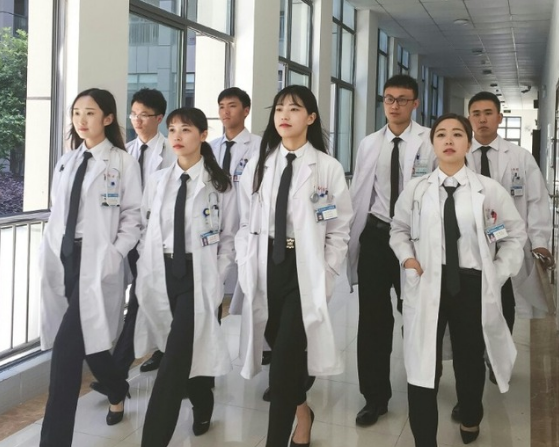 成绩一般，也想报医学院？看看这几所二本医学院，毕业也能当医生