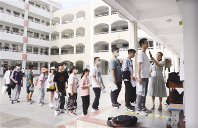 南阳市各部门全力为高考保驾护航 今日高考 给自己一个微笑