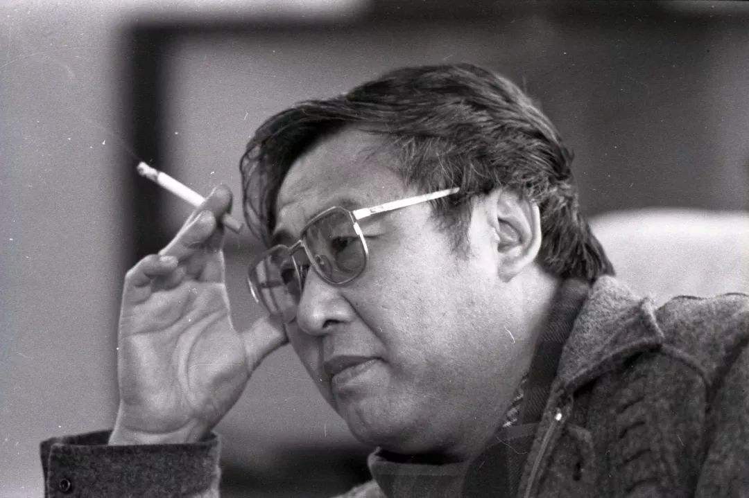 路遥《黄叶在秋风中飘落》:虽已时过境迁,但她的美善未随风飘落