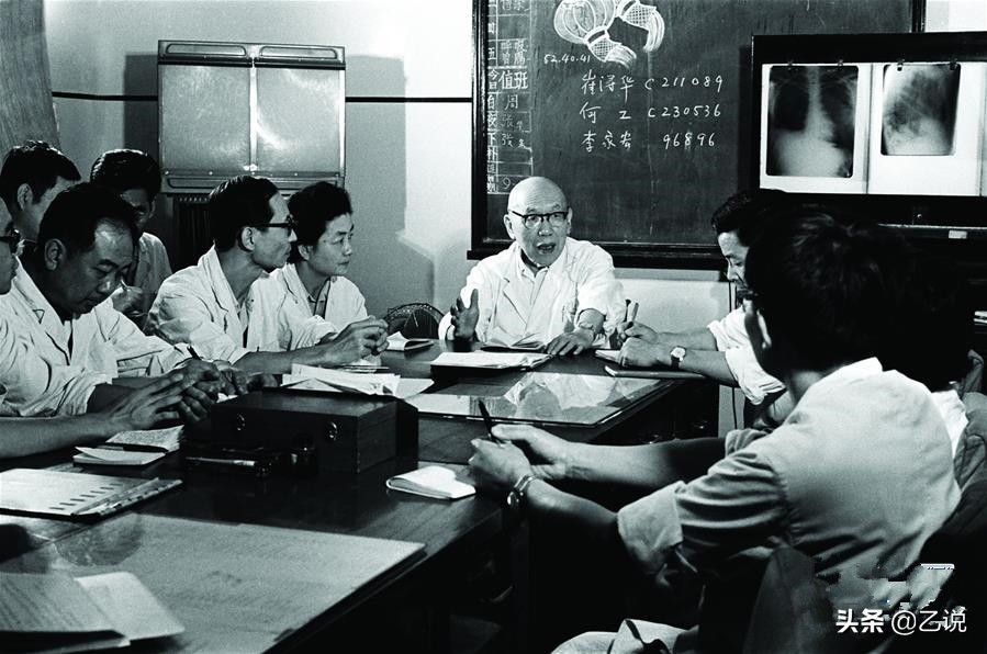 国立湘雅首任院长，71岁被关进牛棚，总理亲自营救，88岁高龄入党