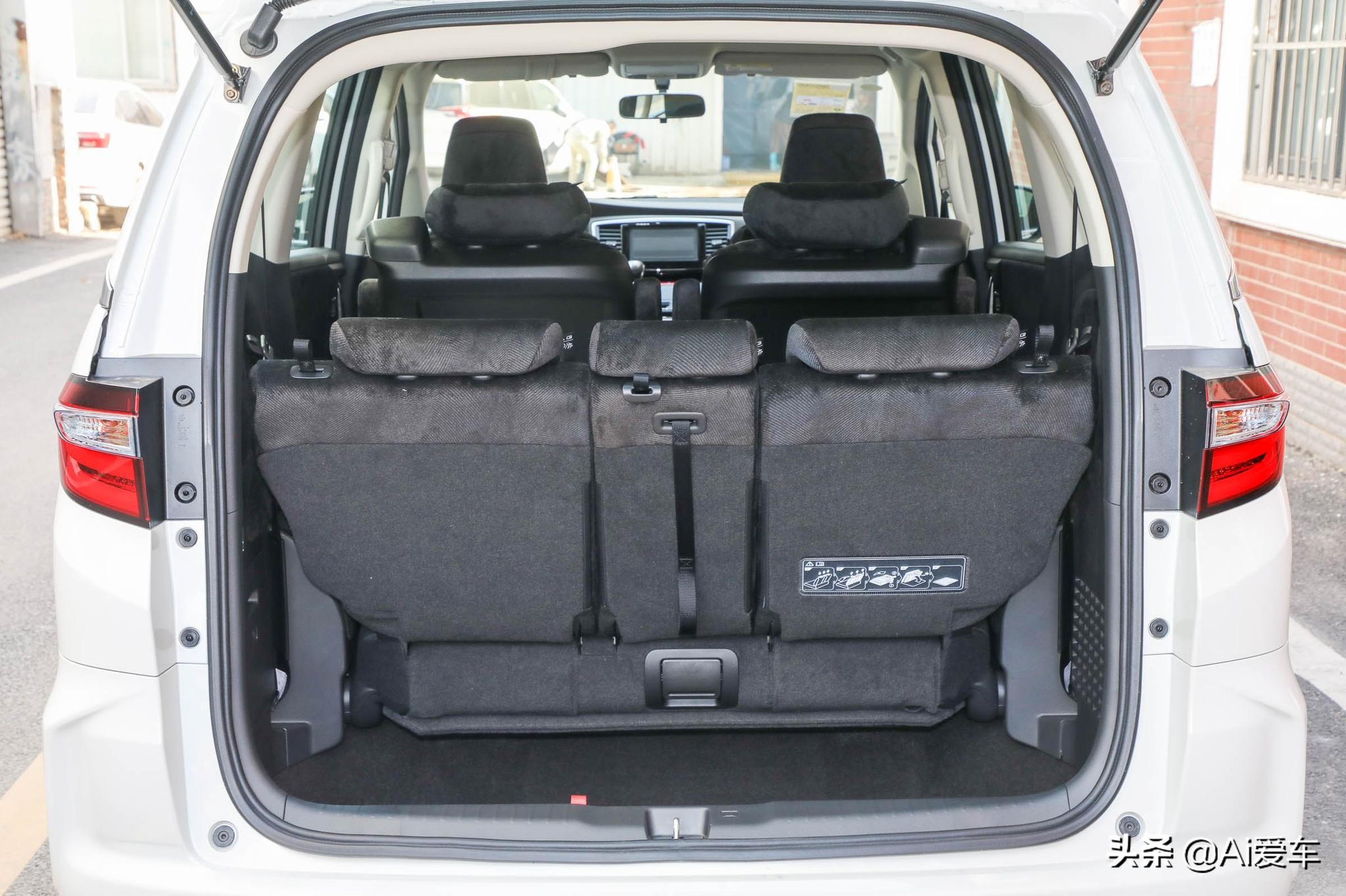 油耗堪比小轿车，日系热销7座家用MPV，便宜带侧滑门，本田奥德赛