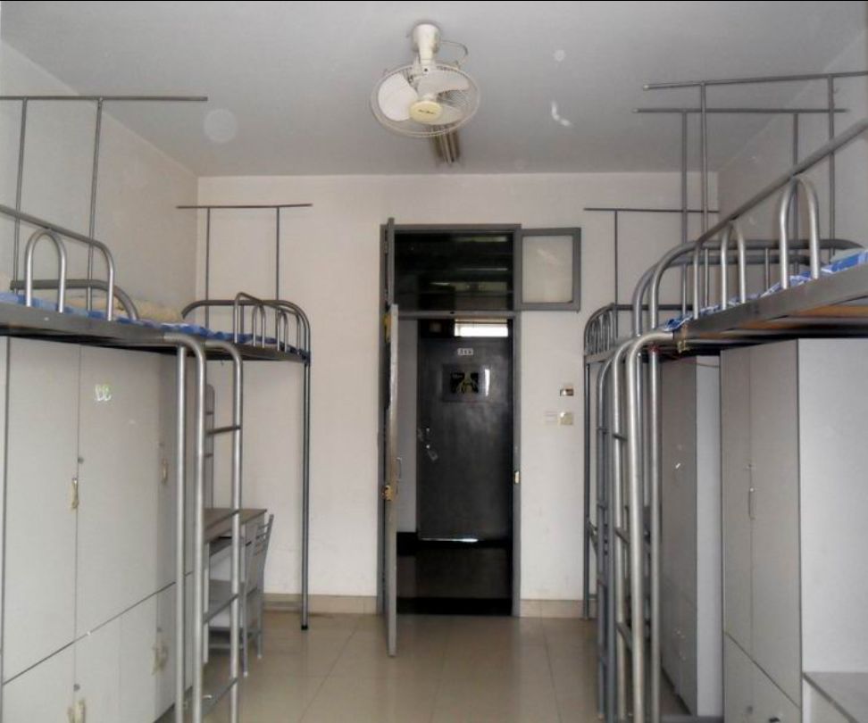 大一新生上下铺怎么选？这三个床位不建议选，不然很难睡好觉