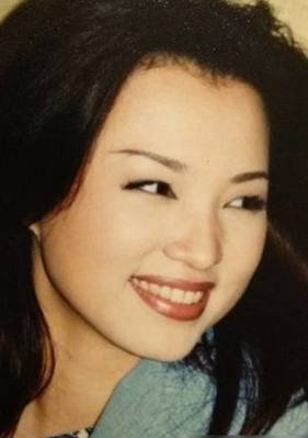 董卿当年有多美？柳叶细眉配丹凤眼温婉动人，赵忠祥赞其大气知性