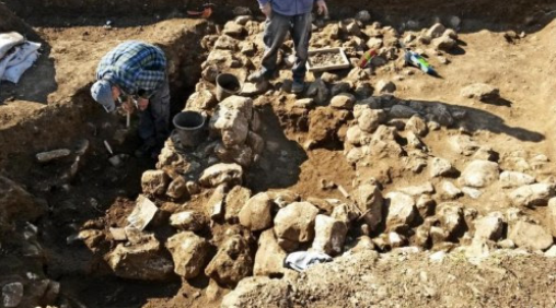 以色列出土1500年东罗马帝国最大葡萄酒厂