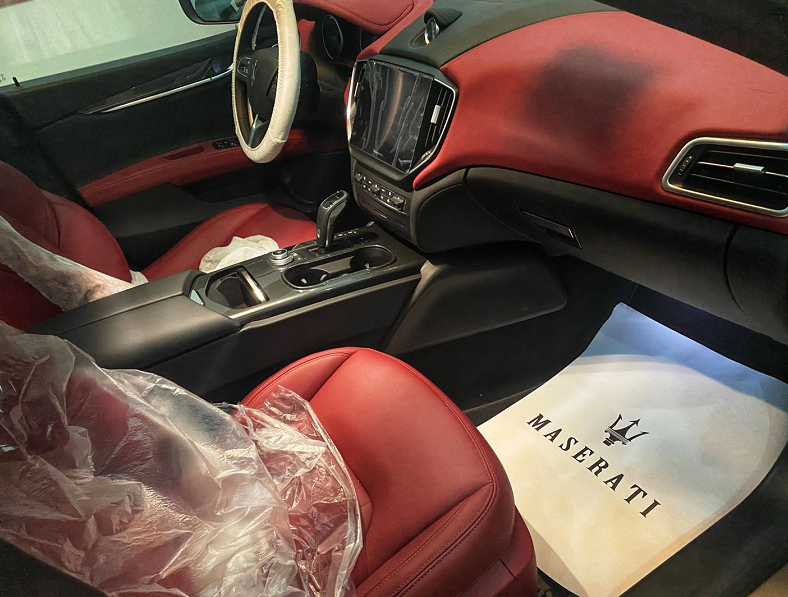 连跌6万！体验玛莎拉蒂Ghibli，内饰奢华，外观高调，2.0T动力？