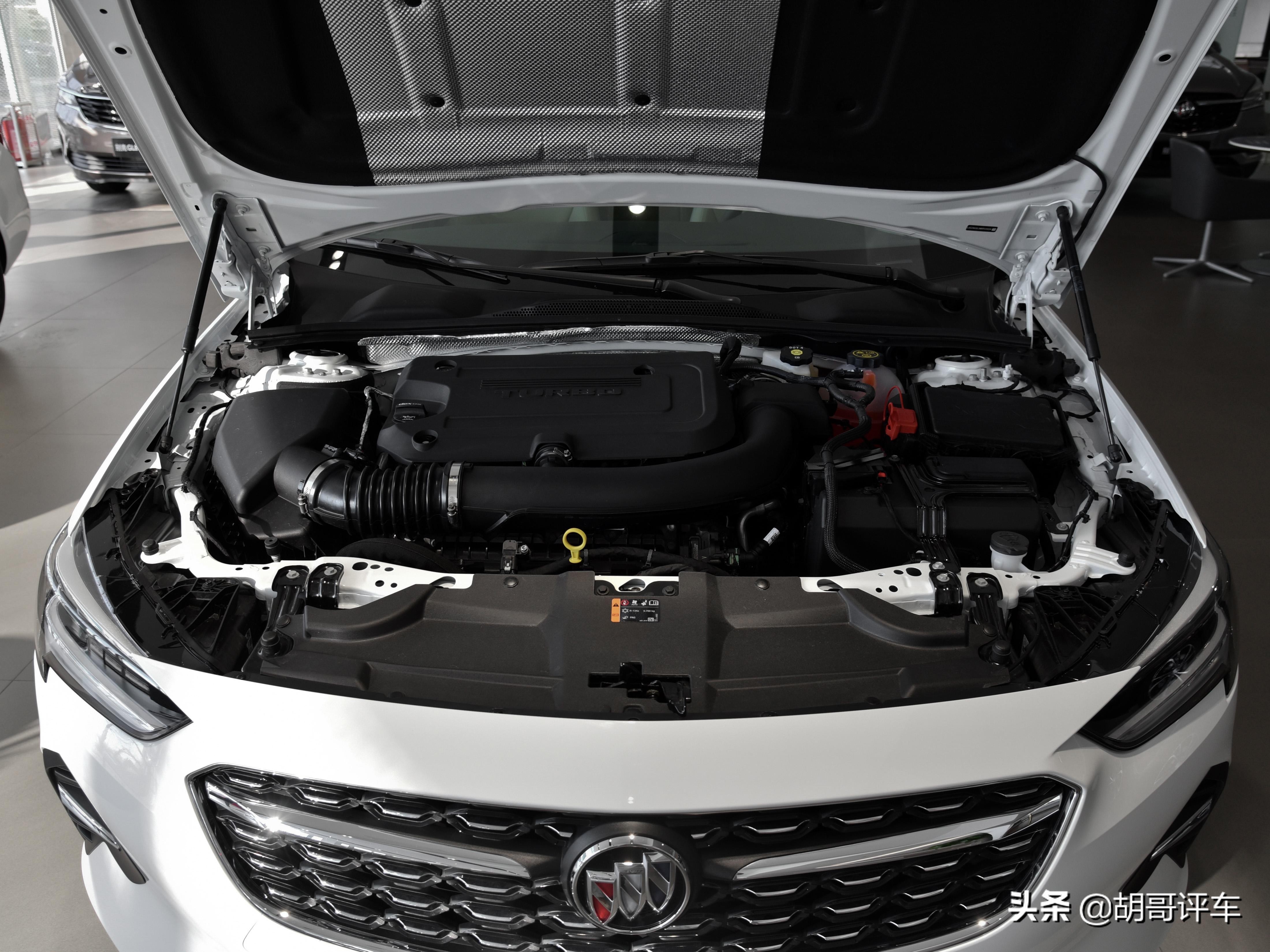 2.0T+9AT开着带劲，内部空间很舒适，实拍别克君威