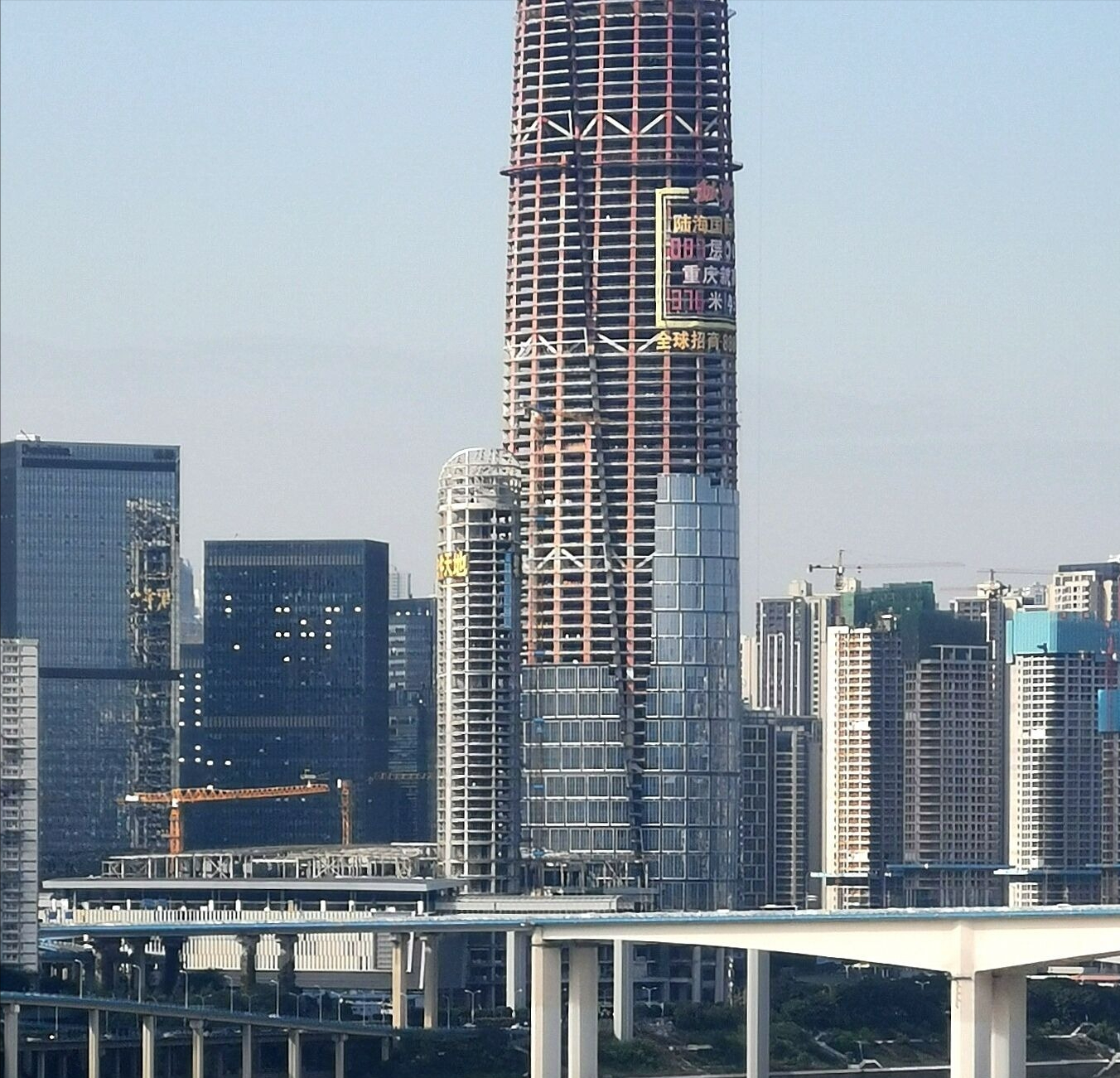 摩天城市——重庆，未来城市天际线将由十二座摩天楼引领