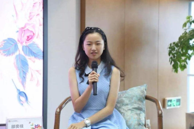 浙江“美女学霸”邵奕佳：高考719分获清华青睐，被她用5个字拒绝