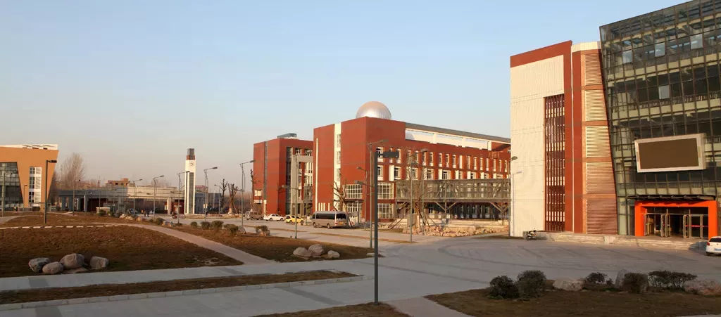 郑州民办初中全视角——璀璨的明珠：枫杨外国语学校