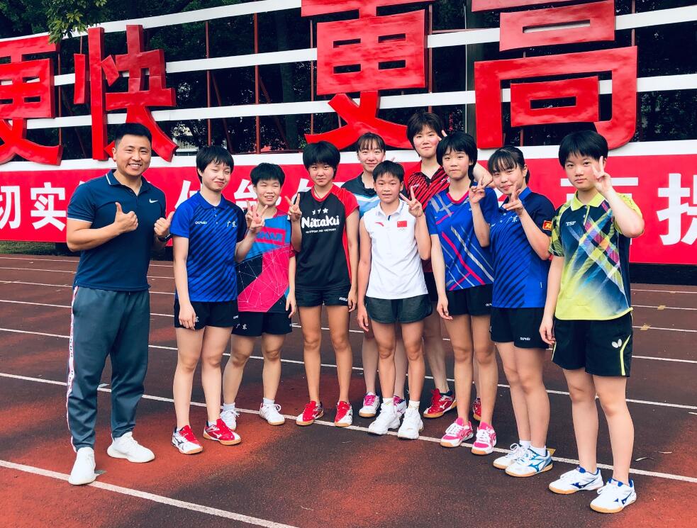 全红婵50万豪车到家一幕曝光：爷爷立马起身相迎，红姐广州苦练