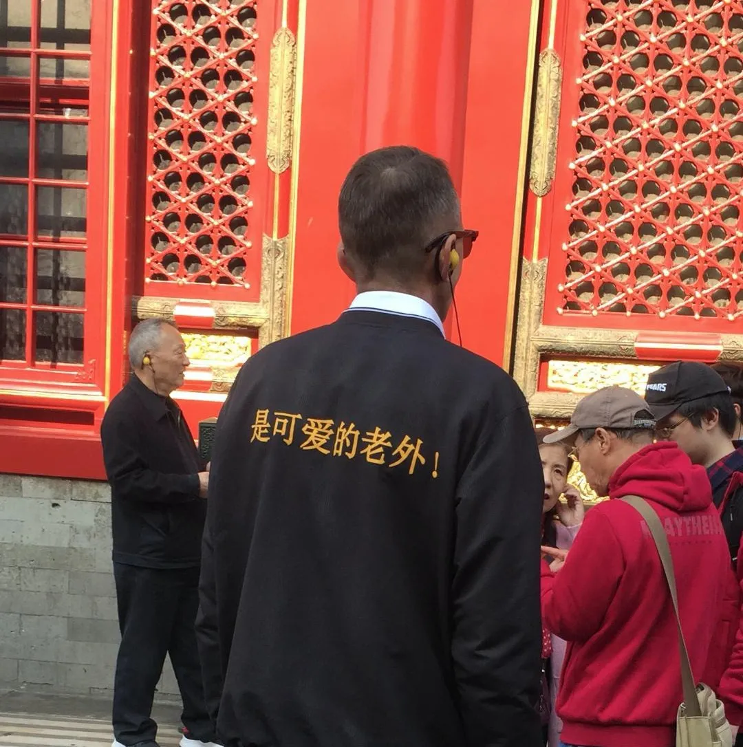 这些衣服的slogan不止酷,还有态度