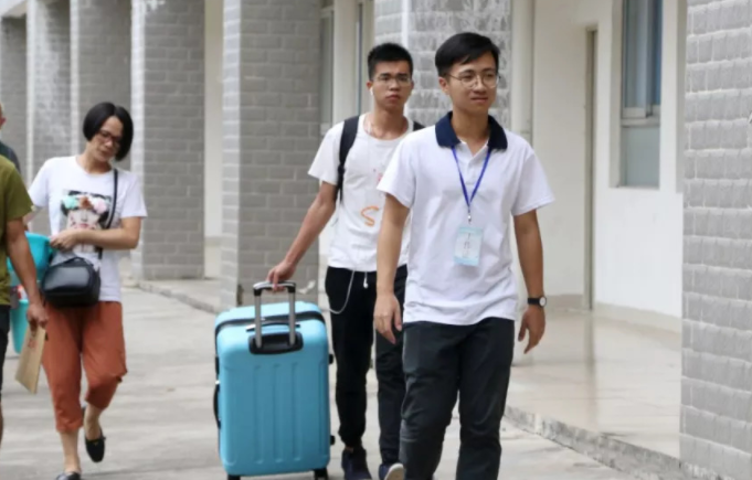 多所大学发布通知，新生入学有新要求，不按要求准备可能会被退学