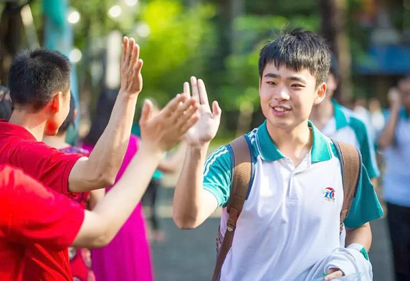 教育部发布通知，2021年高考结束不公布试题和答案，家长坐不住了